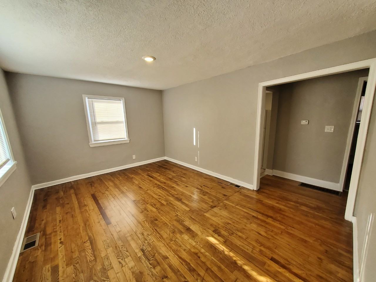 5646 Wabash Avenue - Photo 2 of 13