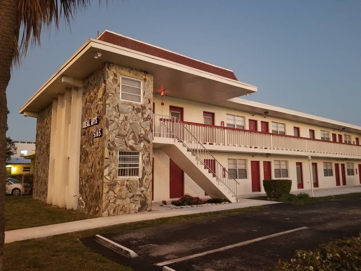 Ideal - Photo 2 of 2