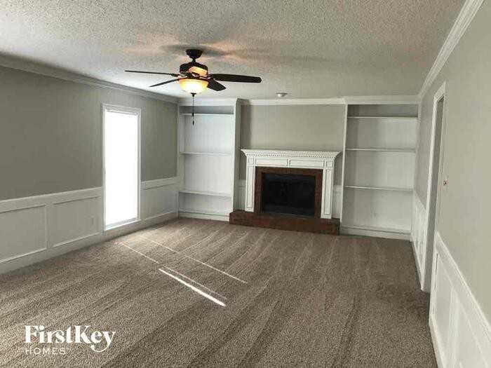 1465 Fox Trace Dr - Photo 2 of 16