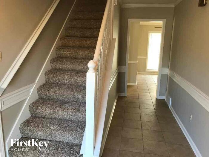 1465 Fox Trace Dr - Photo 3 of 16