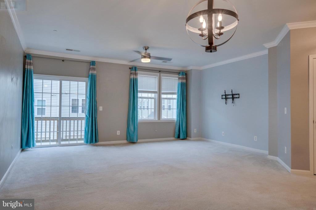 24678 Byrne Meadow Sq - Photo 3 of 35