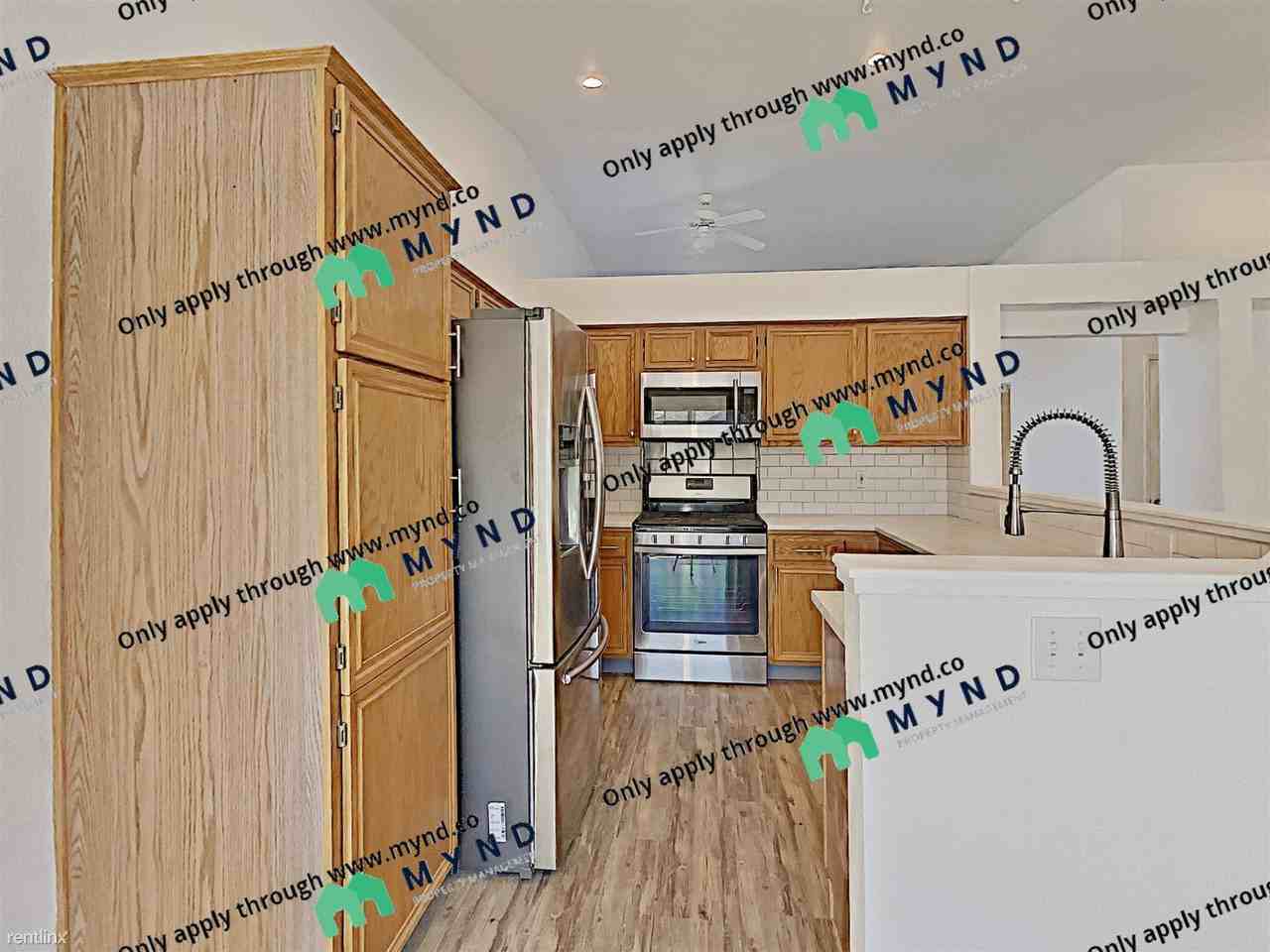 8599 Turtle Creek Ct - Photo 3 of 15