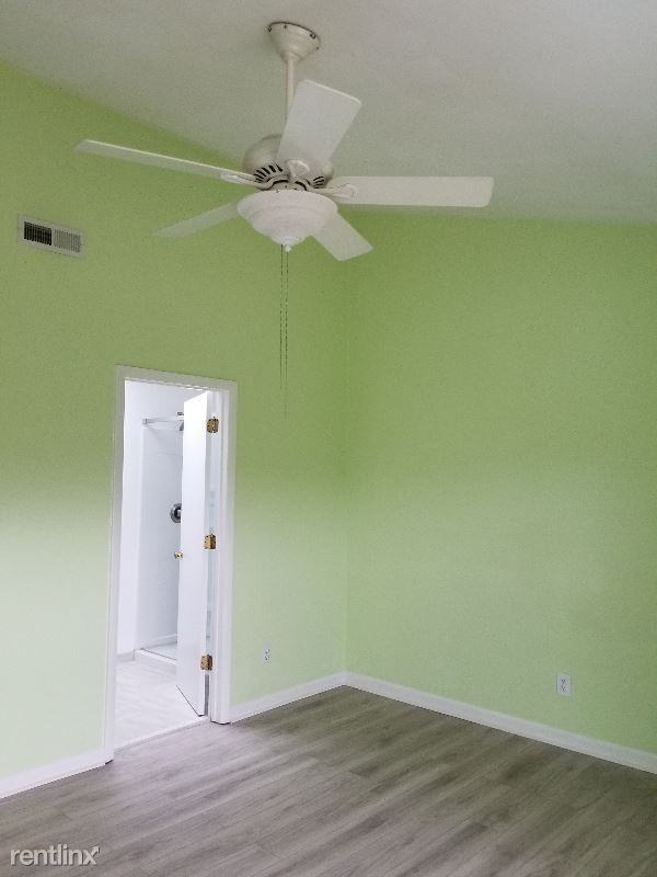 3040 Winterberry Dr - Photo 3 of 36