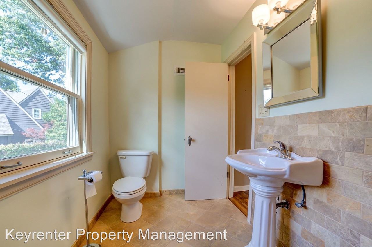 2214 S Utica Ave - Photo 3 of 34