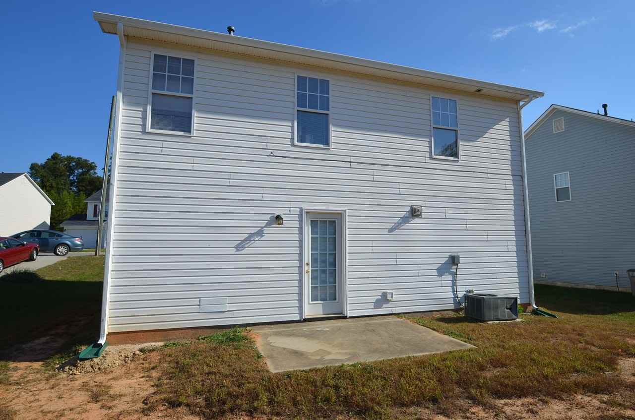 753 Raindrops Rd - Photo 2 of 8