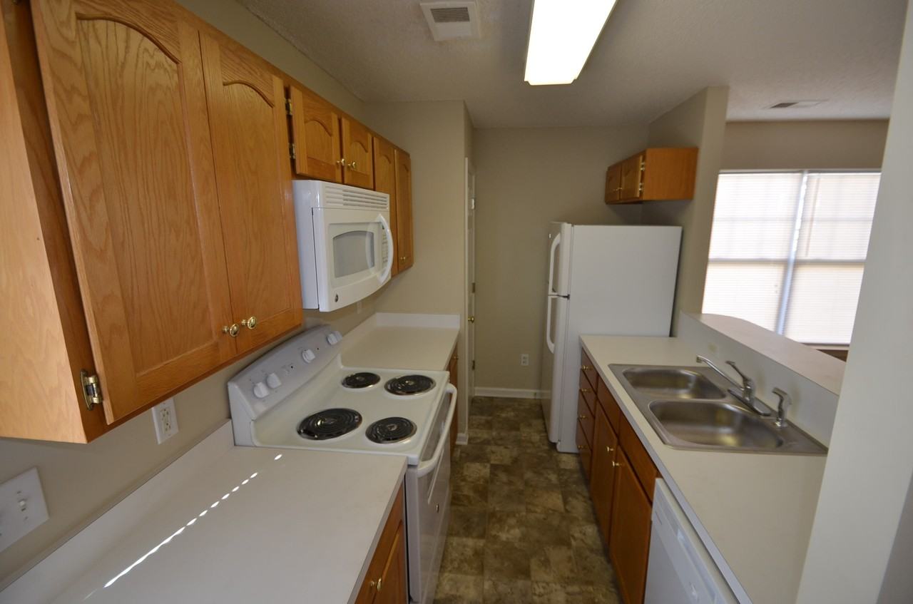 753 Raindrops Rd - Photo 3 of 8