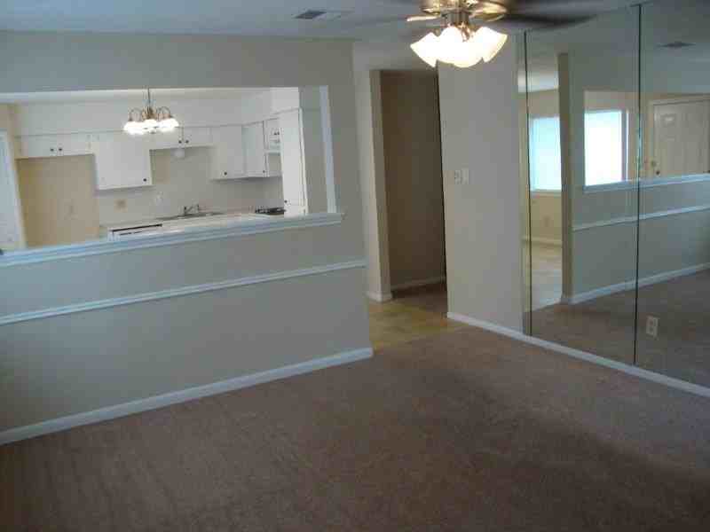 3606 Hampstead Ct - Photo 2 of 11