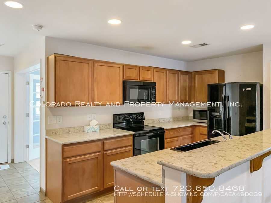 5758 Danube St - Photo 2 of 20