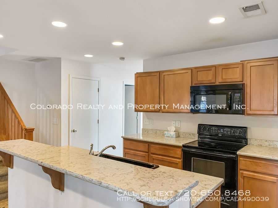 5758 Danube St - Photo 3 of 20