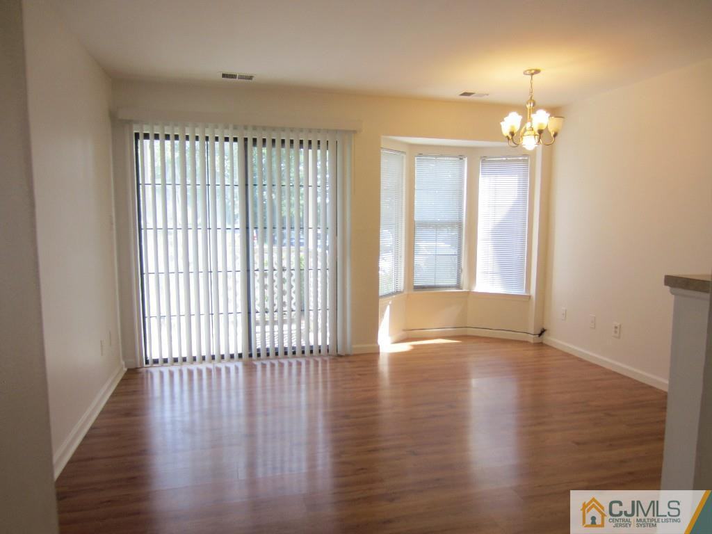 46 Lear Ct - Photo 2 of 11