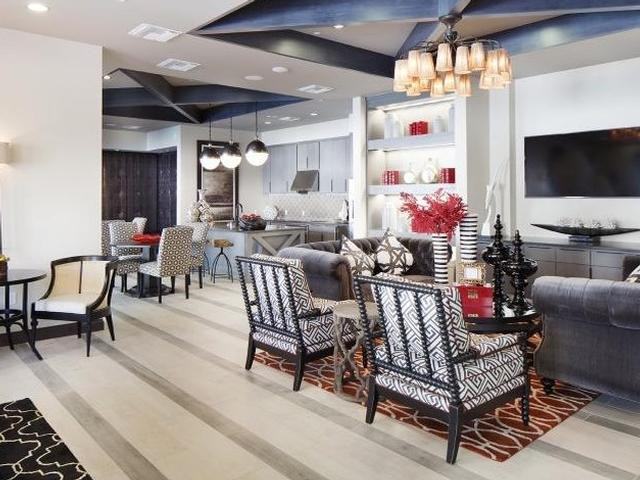 7346 Parkway Dr - Photo 3 of 16