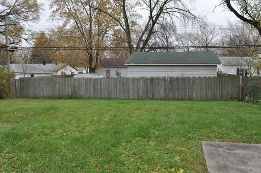 21635 Cynthia Ave - Photo 2 of 9