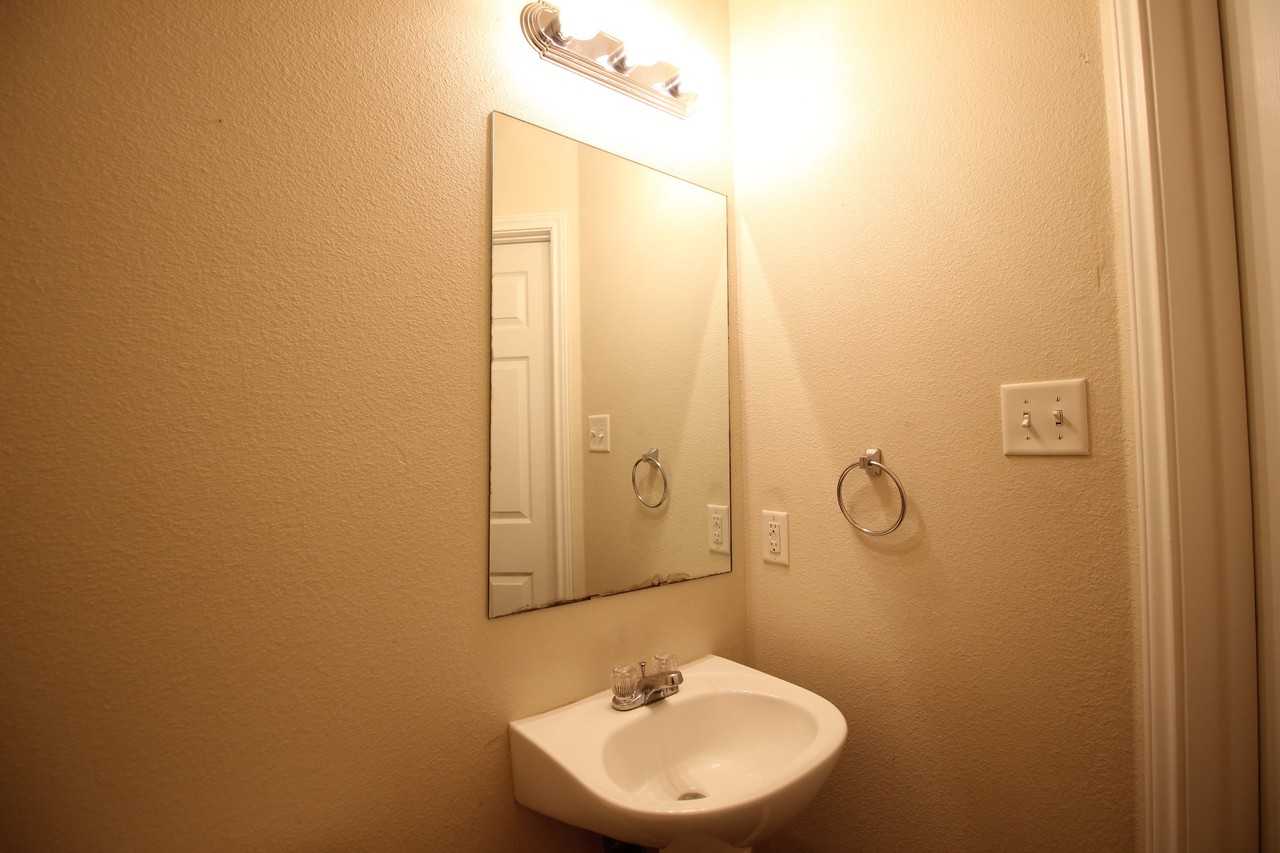 10719 Mathom Lndg - Photo 3 of 32