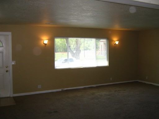 186 Bridge St - Photo 2 of 15