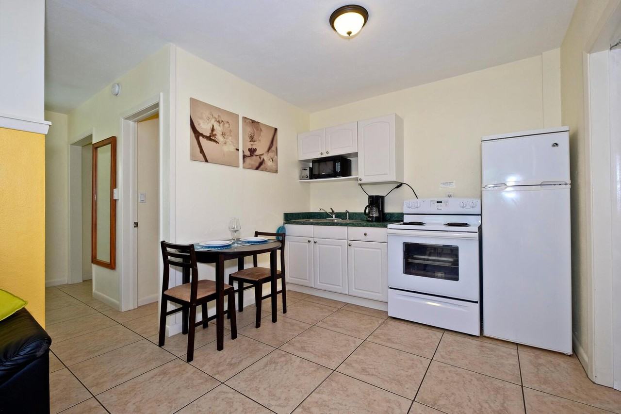 Studio - Photo 2 of 14