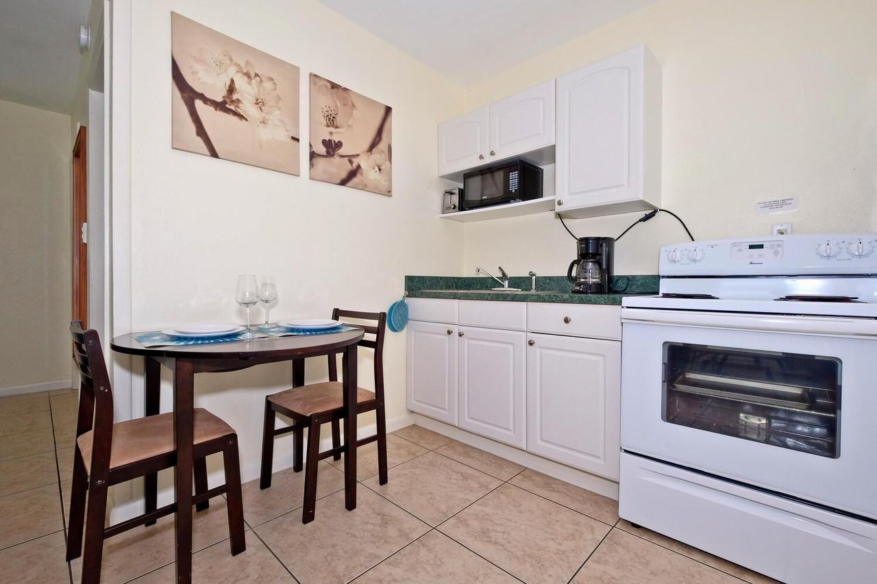 Studio - Photo 3 of 14