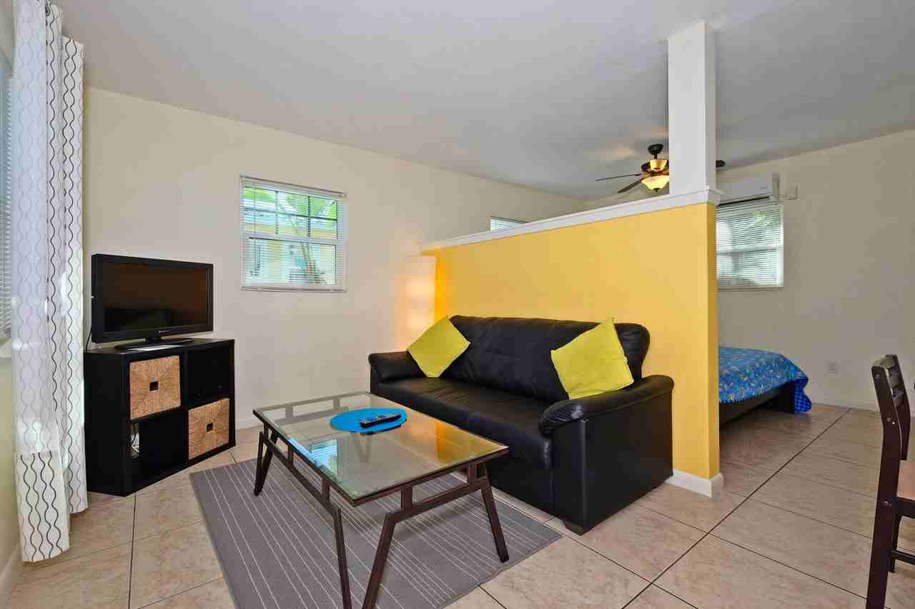 Studio - Photo 6 of 14