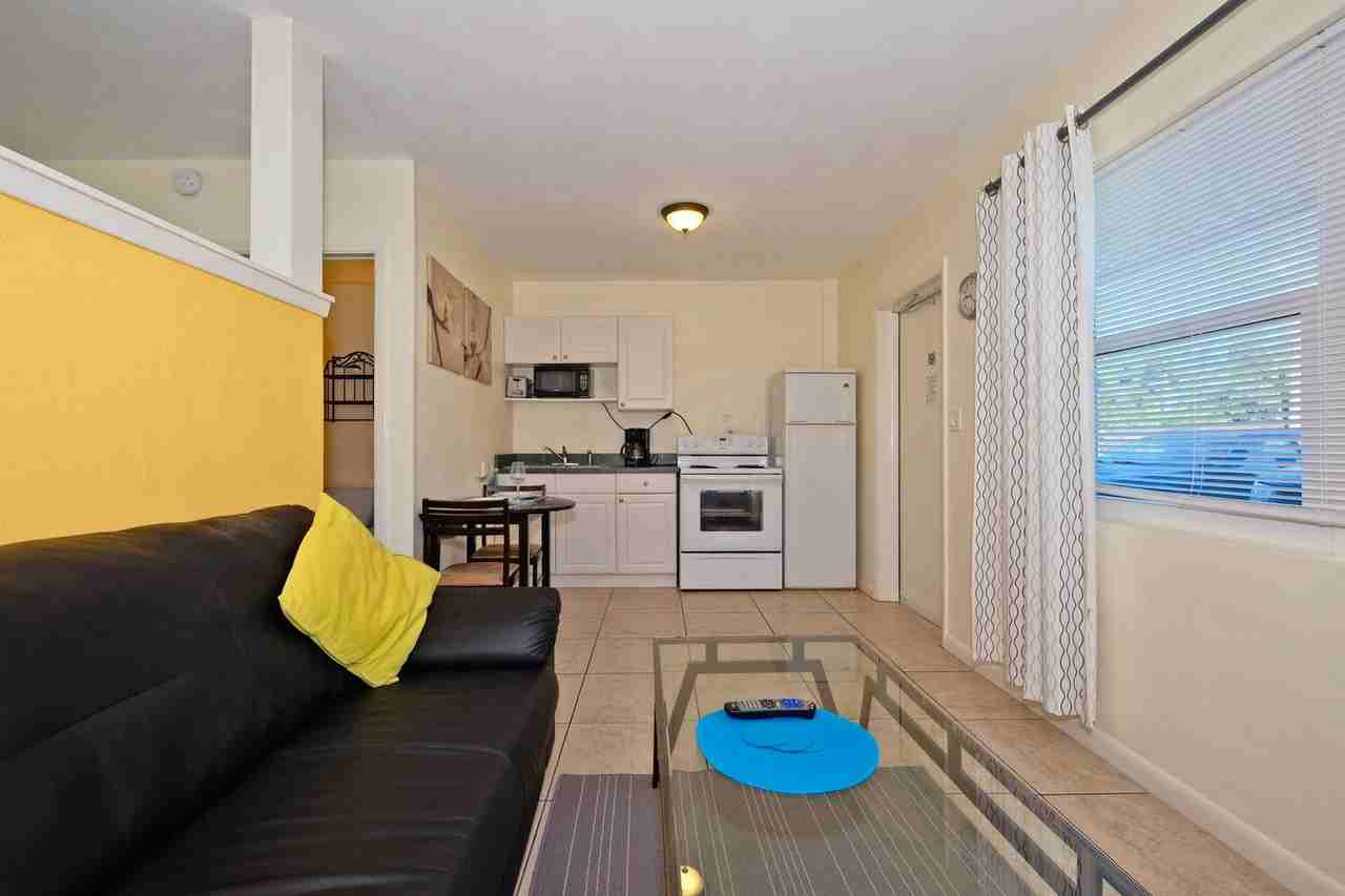 Studio - Photo 7 of 14