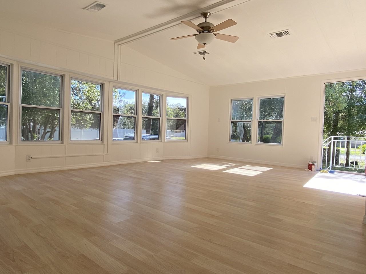 26807 Glenwood Dr - Photo 2 of 16