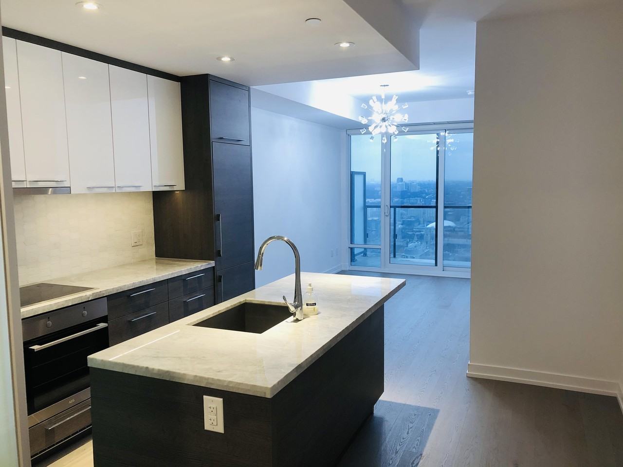 488 University Avenue #4201