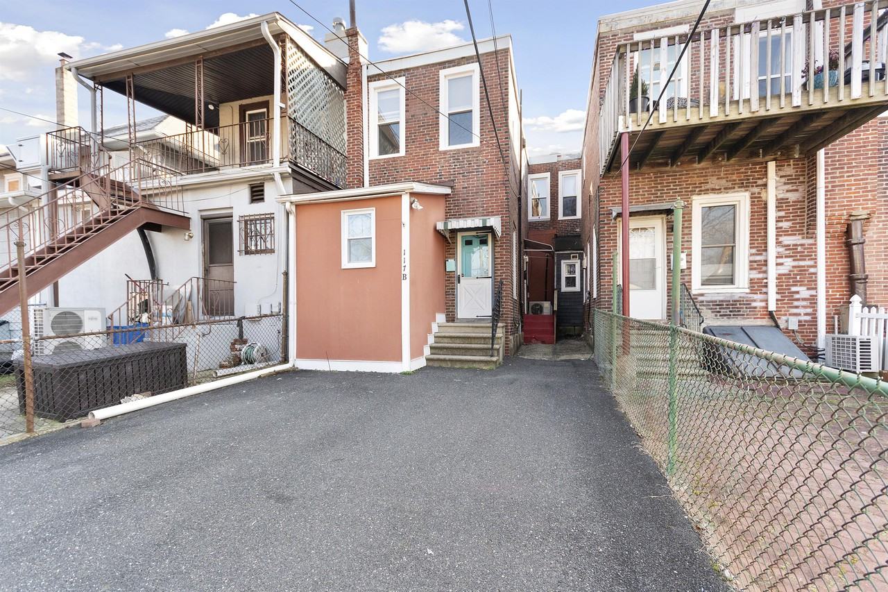 117 W Merchant St - Photo 3 of 15