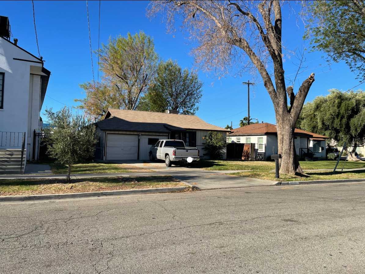 3878 Castleman St - Photo 2 of 3