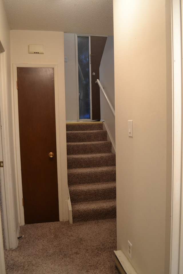 Pet Friendly 1,045 sq 2 BED / 1 BATH home - Photo 6 of 13