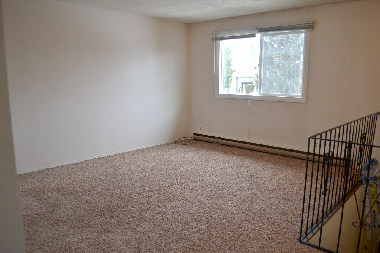 Pet Friendly 1,045 sq 2 BED / 1 BATH home - Photo 2 of 13