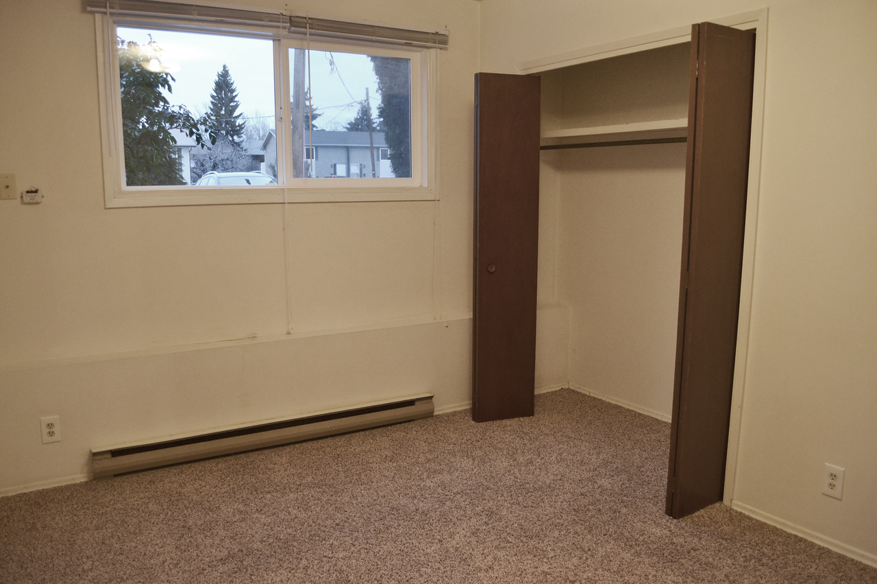 Pet Friendly 1,045 sq 2 BED / 1 BATH home - Photo 7 of 13