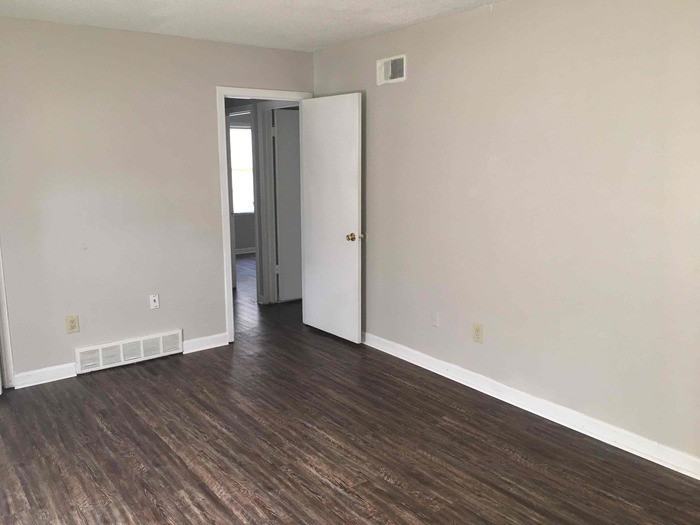 1366 Mary Jane Ave - Photo 3 of 9