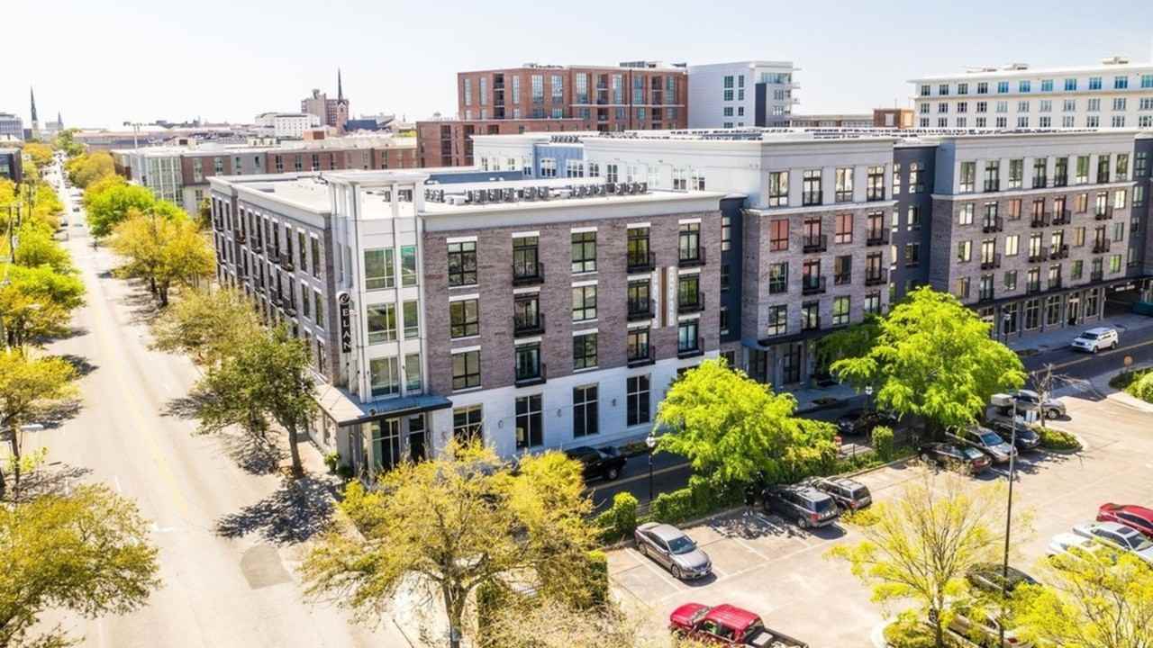 441 Meeting Street - Photo 3 of 29