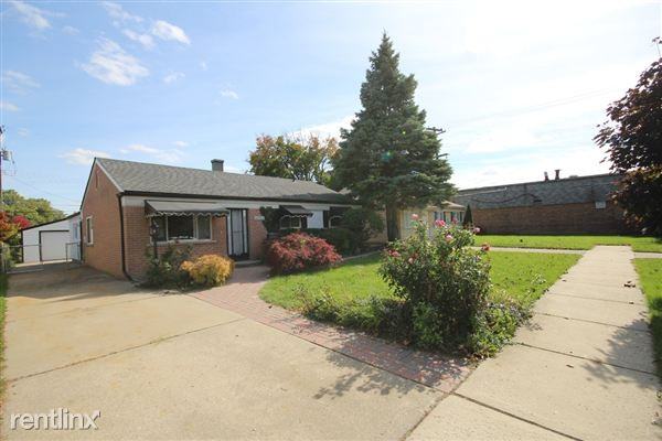 11720 Eileen Ave - Photo 2 of 10