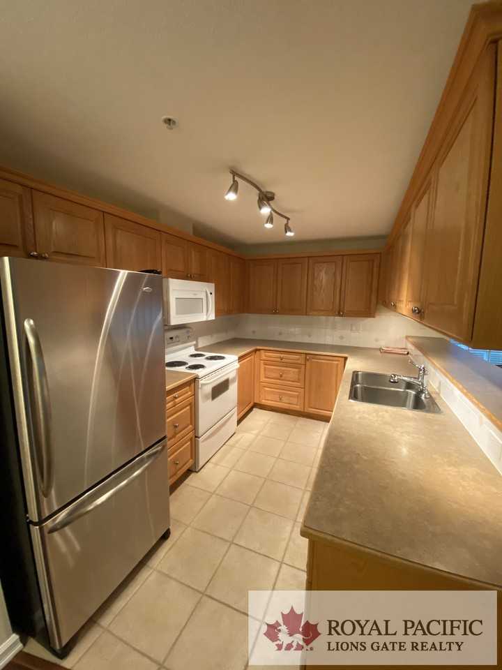 6258 Ash Street - Photo 6 of 20