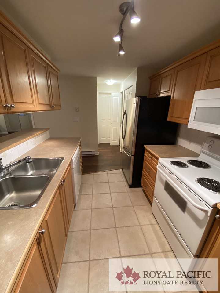 6258 Ash Street - Photo 7 of 20