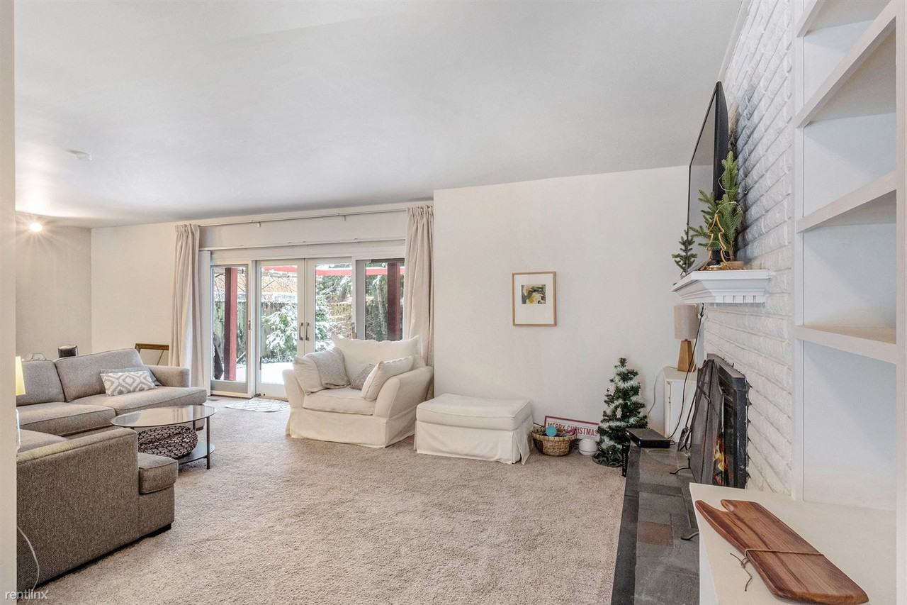 2531 Esch Ave - Photo 2 of 10