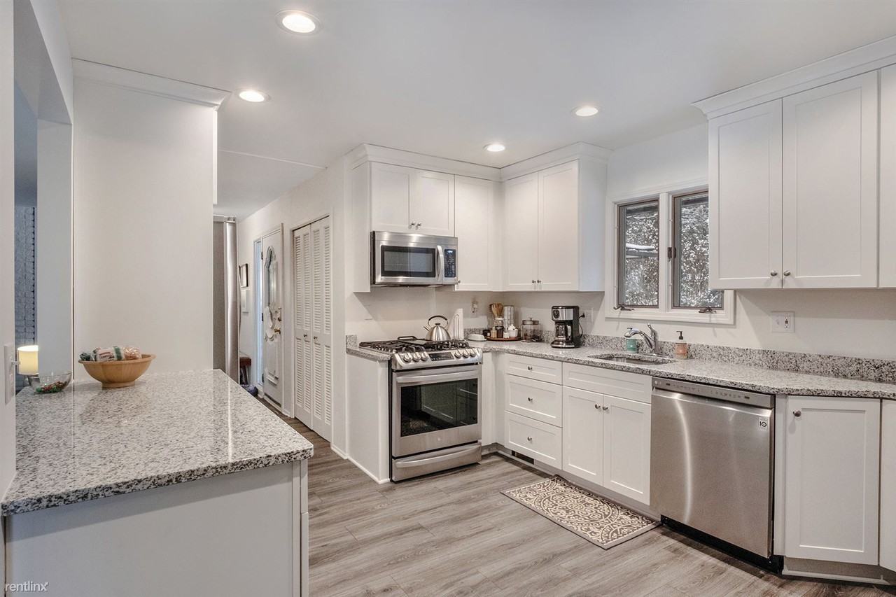 2531 Esch Ave - Photo 3 of 10