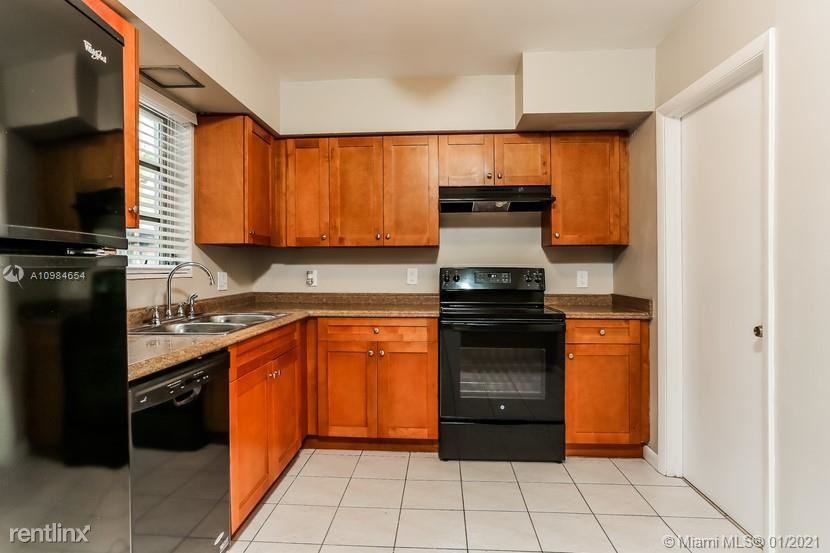 220 Sw 69th Ter - Photo 3 of 9