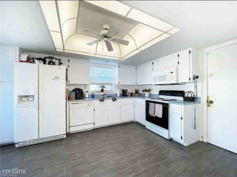 2134 Country Club Blvd - Photo 3 of 8