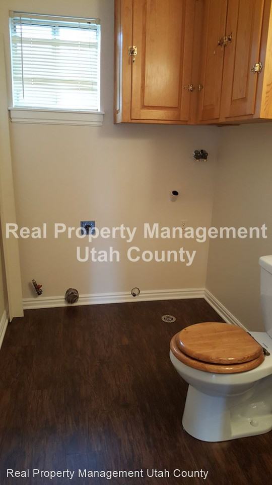 586 N 2430 W - Photo 3 of 25