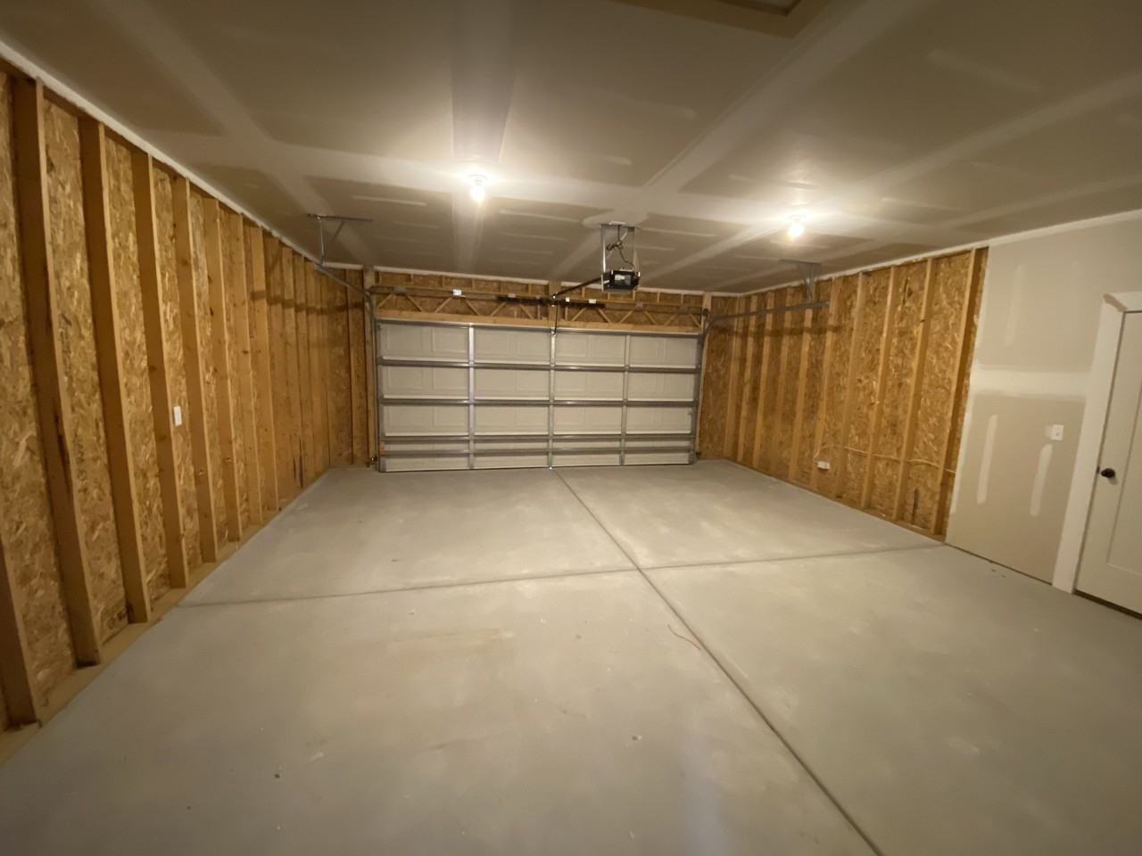 4705 N Hillside Ct - Photo 2 of 7