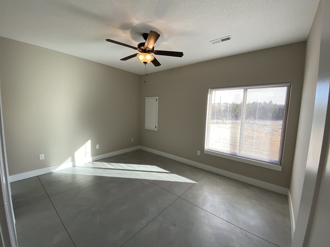 4705 N Hillside Ct - Photo 7 of 7