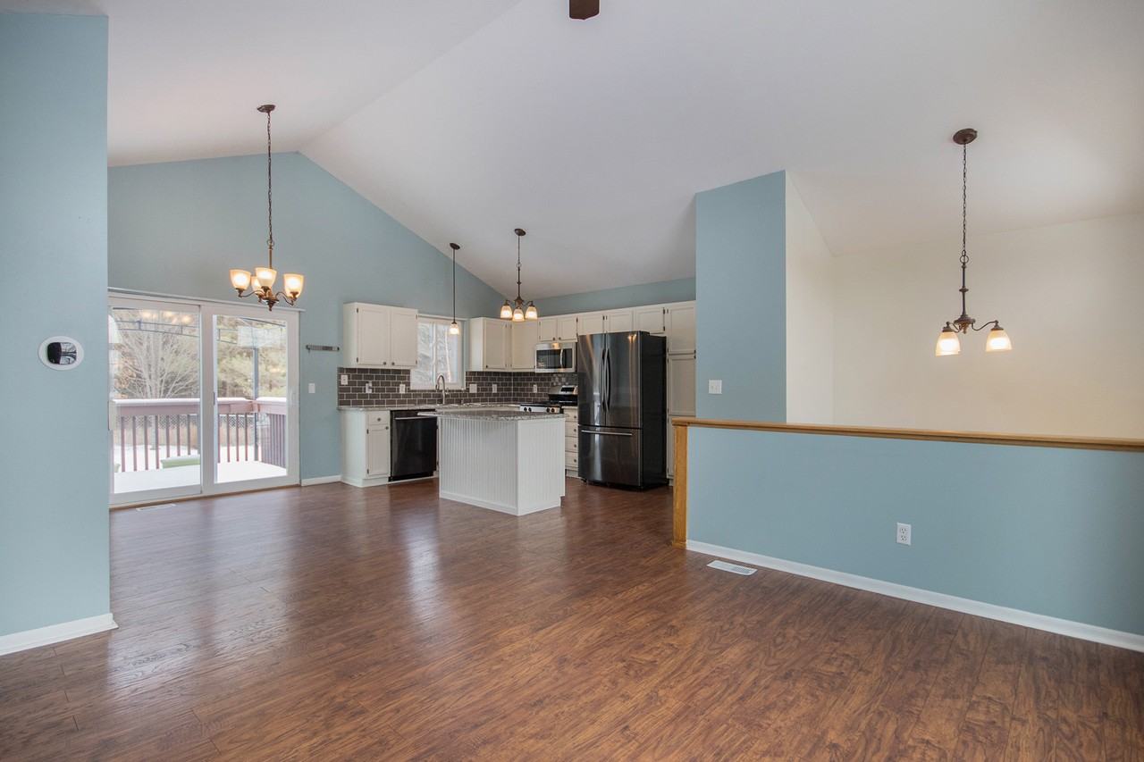 9755 10 Mile Rd Ne - Photo 2 of 20