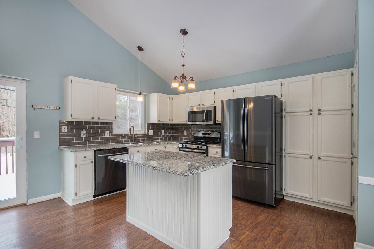 9755 10 Mile Rd Ne - Photo 3 of 20