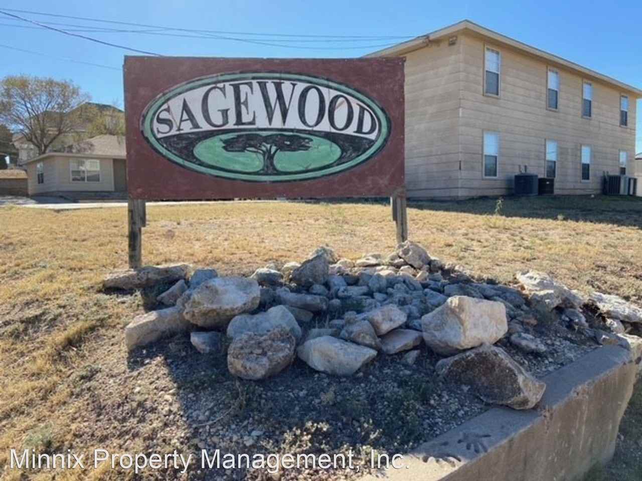 900 Scurry St - Photo 2 of 13