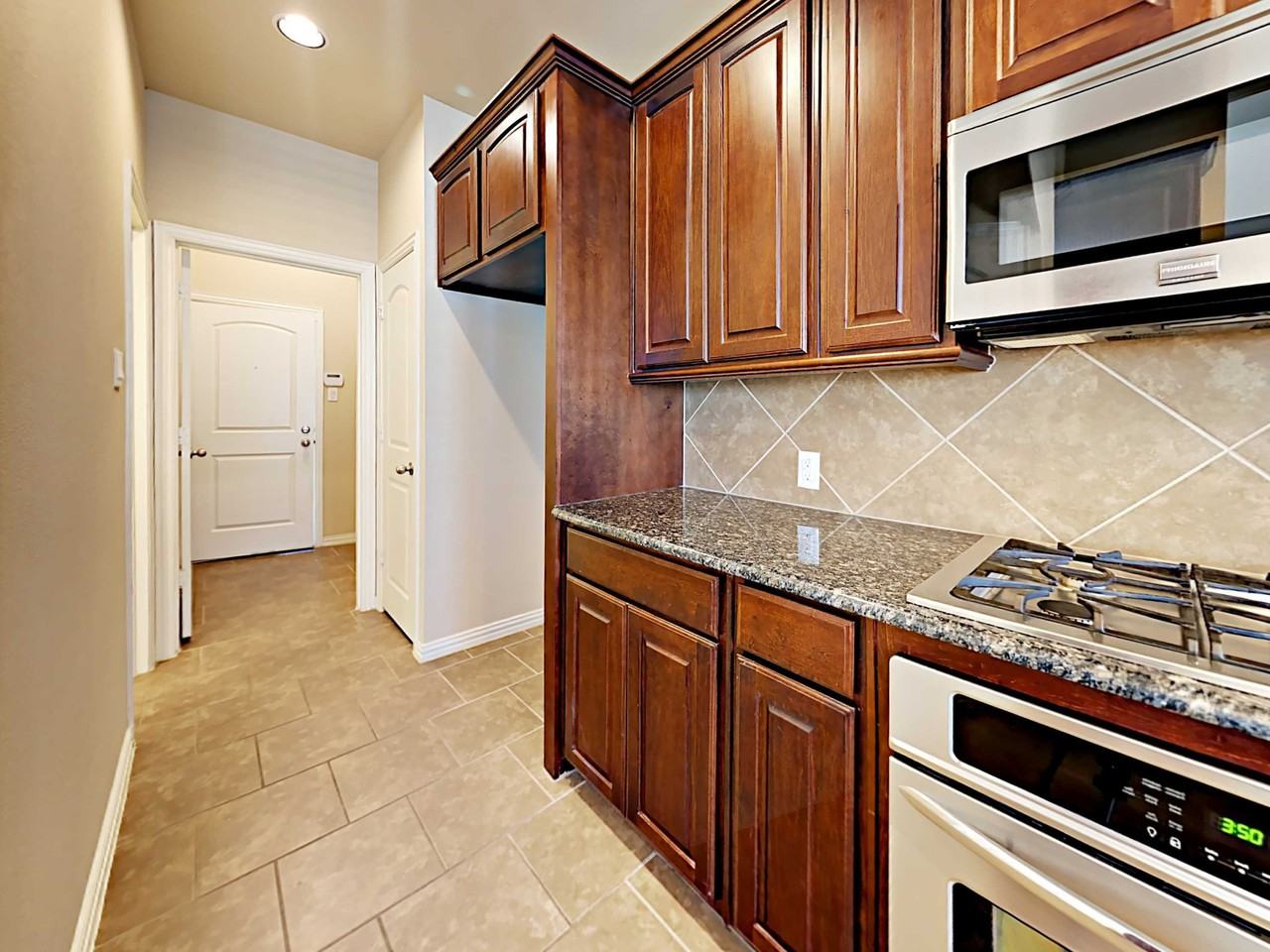 4655 Perthshire Ct - Photo 3 of 14