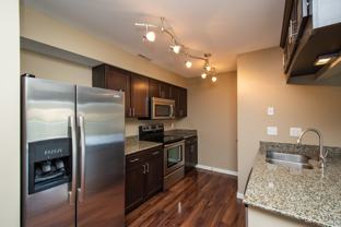1000 Oakcrest St #307 - Photo 1 of 1