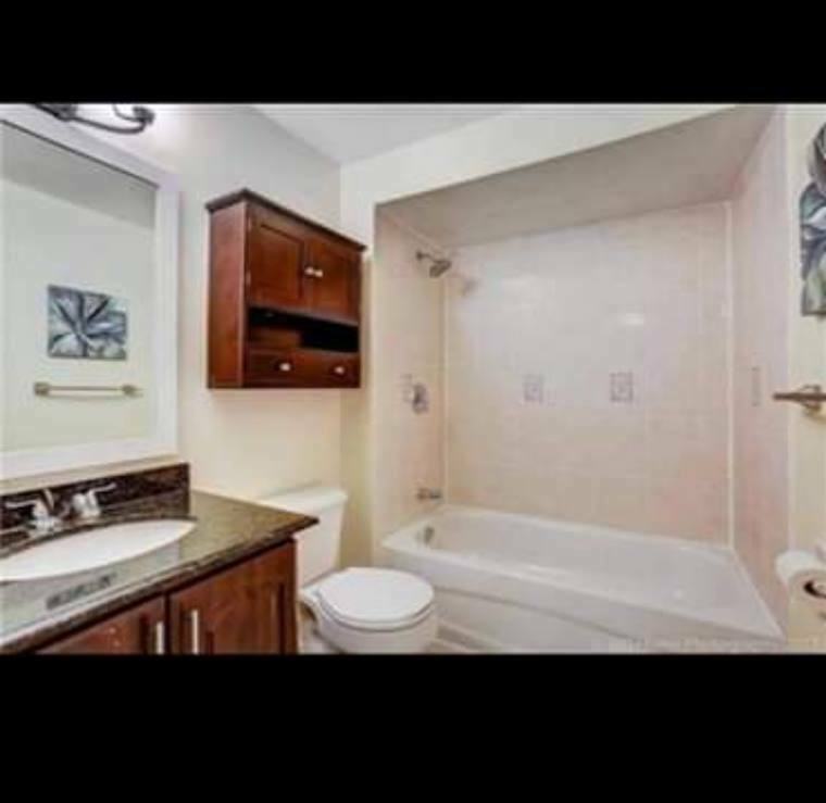 1569 Moongate Crescent - Photo 2 of 5