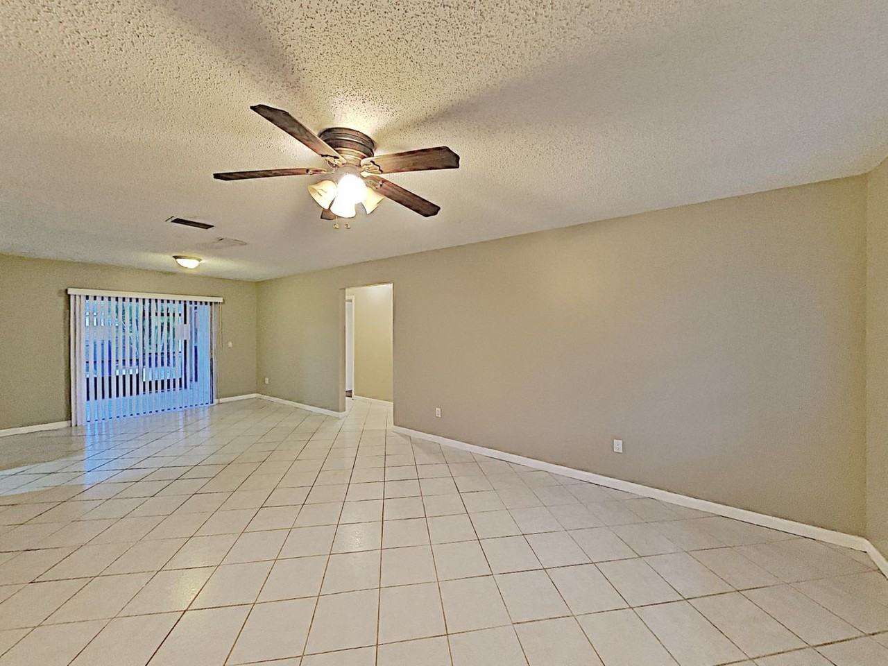 10913 Gantry St - Photo 3 of 19