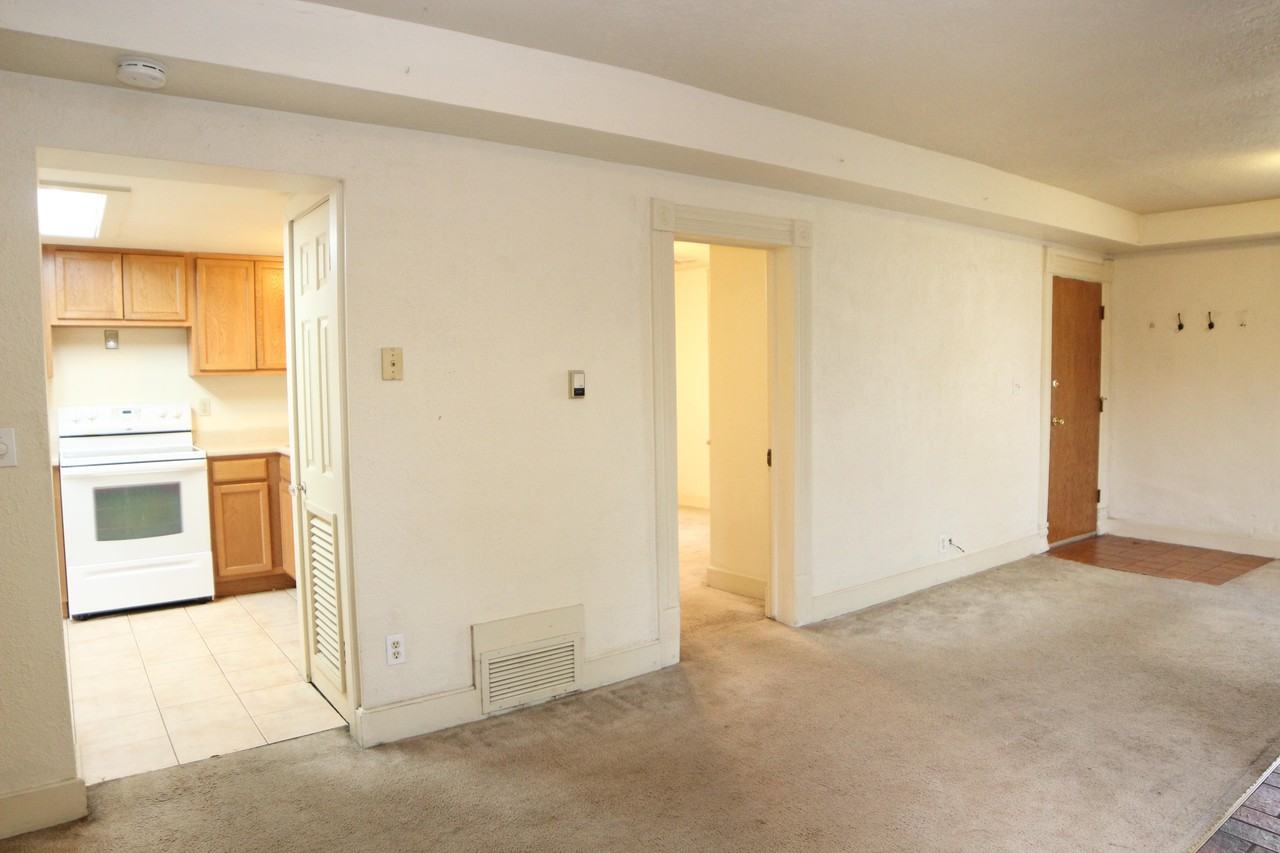 406 Stover - Photo 3 of 10