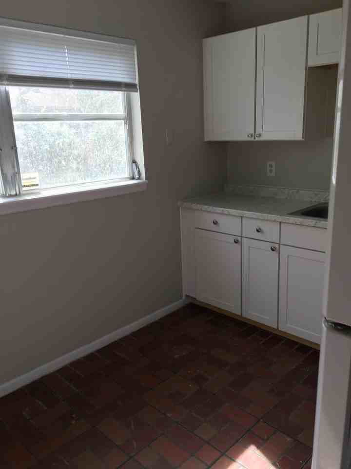 4102 Desoto Ave - Photo 3 of 8